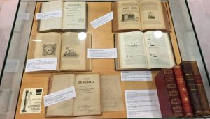 La enseñanza de la Física y la Química de 1845 a 1939: Instrumentos y manuales - vitrina 3