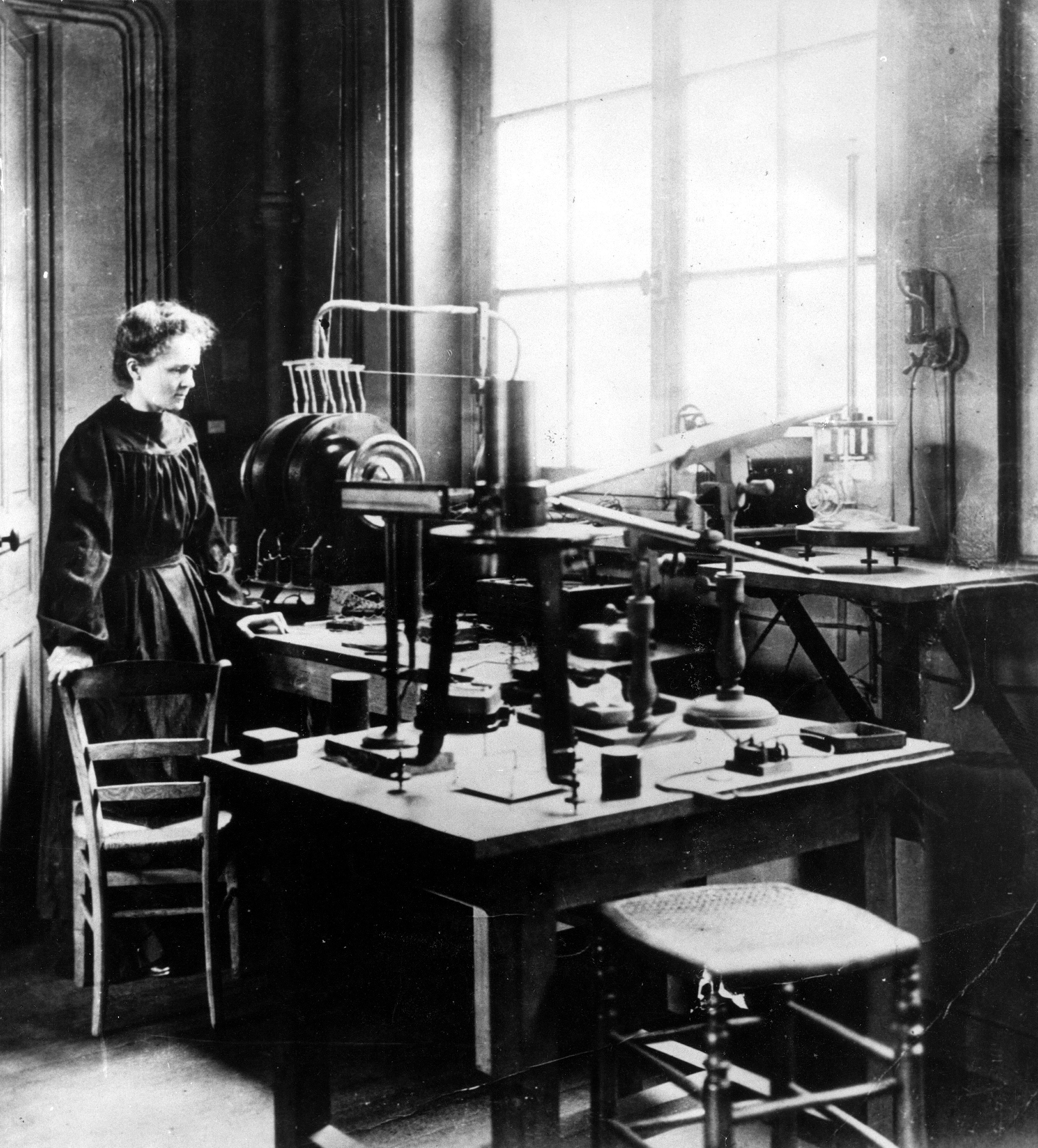 Marie Curie en su laboratorio