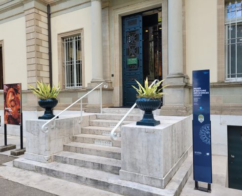 El comisario del MAE visita el Musée d’Histoire des Sciences de Ginebra