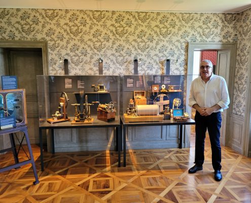 El comisario del MAE visita el Musée d’Histoire des Sciences de Ginebra