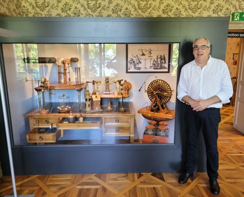 El comisario del MAE visita el Musée d’Histoire des Sciences de Ginebra