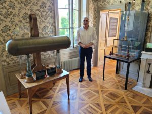 El comisario del MAE visita el Musée d’Histoire des Sciences de Ginebra