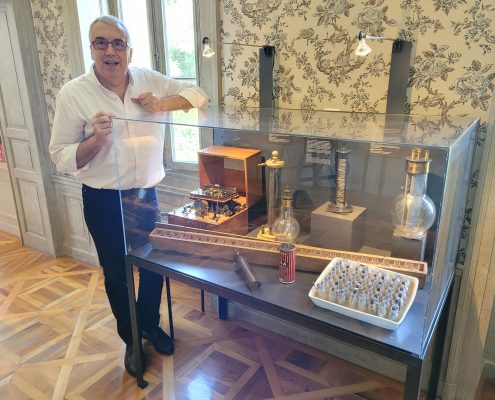 El comisario del MAE visita el Musée d’Histoire des Sciences de Ginebra