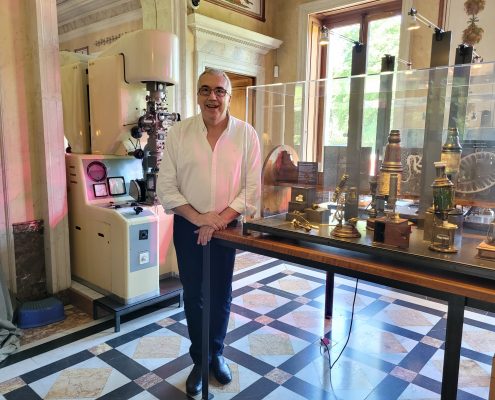 El comisario del MAE visita el Musée d’Histoire des Sciences de Ginebra