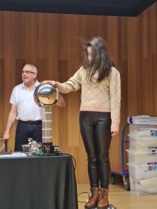 Éxito de participación en la conferencia científica del MAE en el País Vasco