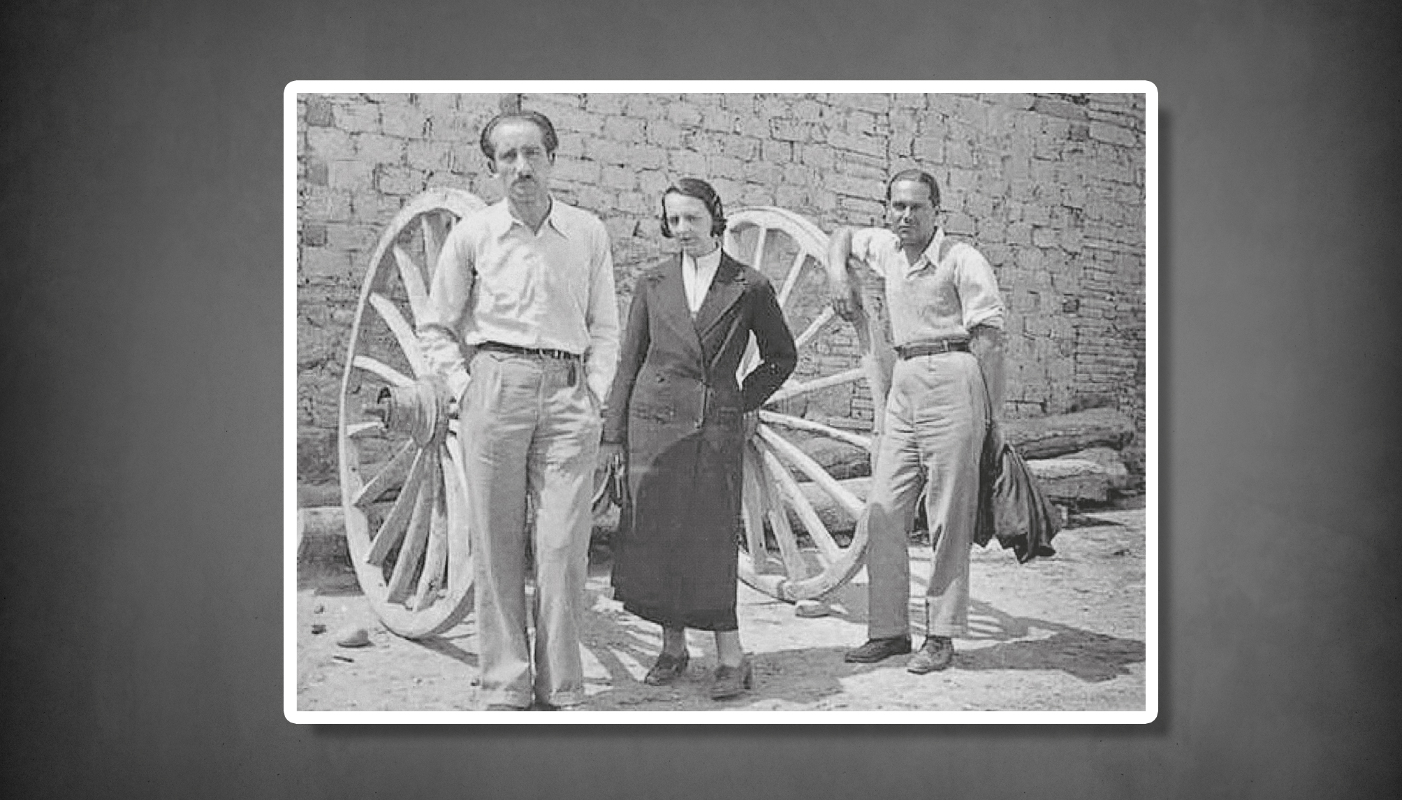 Leopoldo Panero, María Zambrano y Luis Cernuda en Pedraza, durante las Misiones Pedagógicas (1934). El 27 de diciembre de 2018 salió a subasta Memoria de las Misiones Pedagógicas, de Luis Cernuda, adquirido por el Ministerio de Cultura.