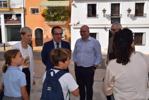 Visita de Miguel Briones al MAE