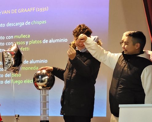 El MAE ofrece una conferencia en el colegio Salesianos San Bartolomé