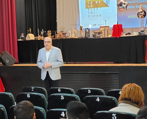 El MAE ofrece una conferencia en el colegio Salesianos San Bartolomé