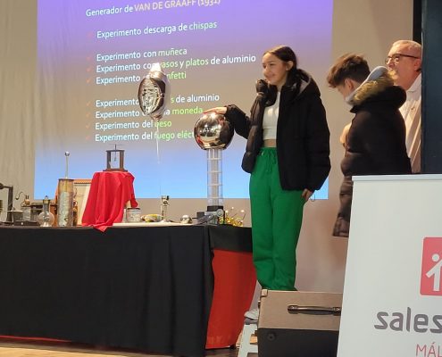 El MAE ofrece una conferencia en el colegio Salesianos San Bartolomé