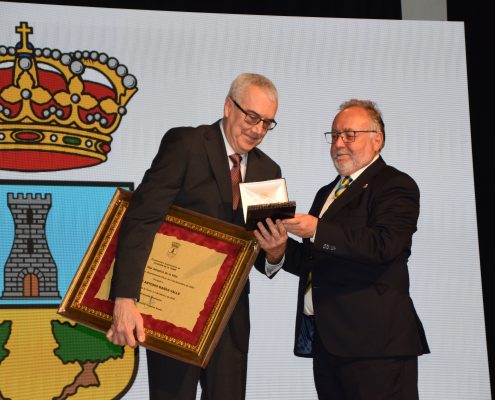 Jesús Asensi y José Antonio Mañas reciben el título de Hijo Adoptivo del Ayuntamiento de Alhaurín de la Torre