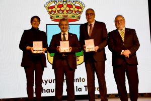 Jesús Asensi y José Antonio Mañas reciben el título de Hijo Adoptivo del Ayuntamiento de Alhaurín de la Torre