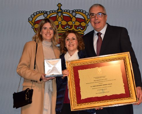 Jesús Asensi y José Antonio Mañas reciben el título de Hijo Adoptivo del Ayuntamiento de Alhaurín de la Torre