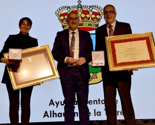 Jesús Asensi y José Antonio Mañas reciben el título de Hijo Adoptivo del Ayuntamiento de Alhaurín de la Torre