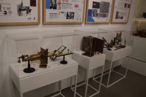 El microscopio protagoniza la nueva exposición del MAE