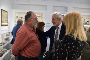 El microscopio protagoniza la nueva exposición del MAE