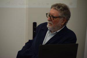 El MAE clausura el ciclo de conferencias dedicado a la historia del microscopio
