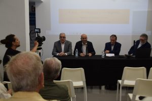El MAE clausura el ciclo de conferencias dedicado a la historia del microscopio