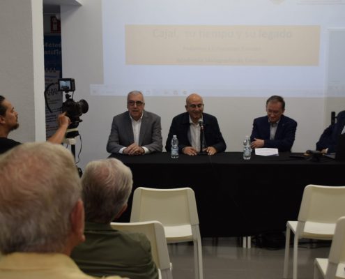 El MAE clausura el ciclo de conferencias dedicado a la historia del microscopio