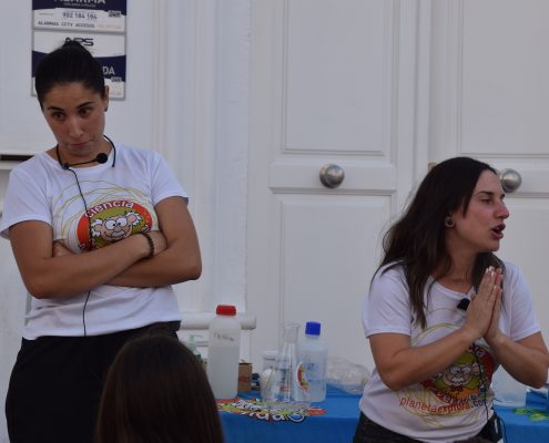 El MAE celebra su taller de ciencia para toda la familia en la plaza de Santa Ana