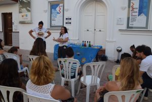 El MAE celebra su taller de ciencia para toda la familia en la plaza de Santa Ana