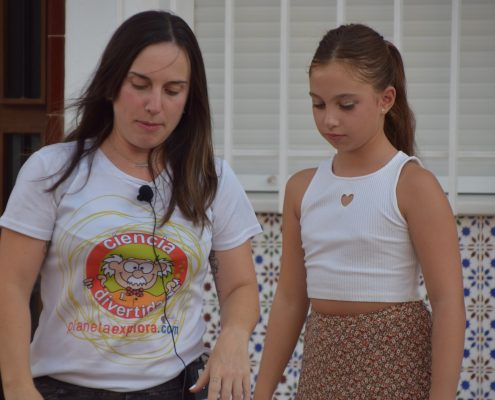 El MAE celebra su taller de ciencia para toda la familia en la plaza de Santa Ana