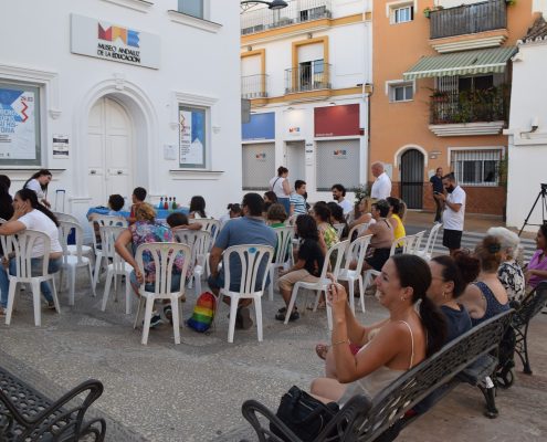 El MAE celebra su taller de ciencia para toda la familia en la plaza de Santa Ana