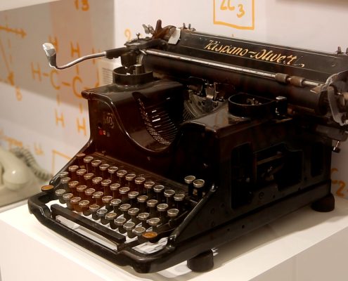 La máquina de escribir - Pieza del mes MAE