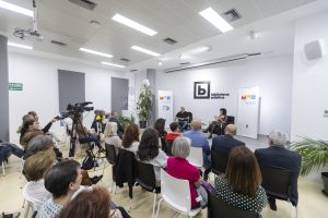El periodista Jon Sistiaga clausura el VI ciclo 'El MAE se mueve'