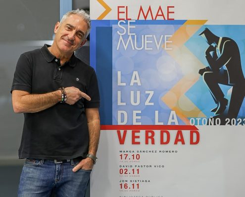 El periodista Jon Sistiaga clausura el VI ciclo 'El MAE se mueve'