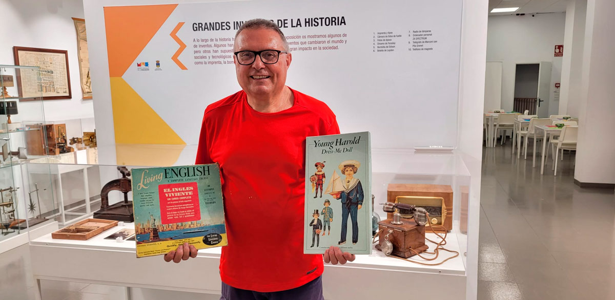 El MAE recibe una valiosa donación de material escolar y aparatos eléctricos de Juan Cristóbal Ramos Torres El MAE recibe una valiosa donación de material escolar y aparatos eléctricos de Juan Cristóbal Ramos Torres