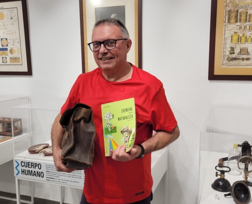 El MAE recibe una valiosa donación de material escolar y aparatos eléctricos de Juan Cristóbal Ramos Torres El MAE recibe una valiosa donación de material escolar y aparatos eléctricos de Juan Cristóbal Ramos Torres