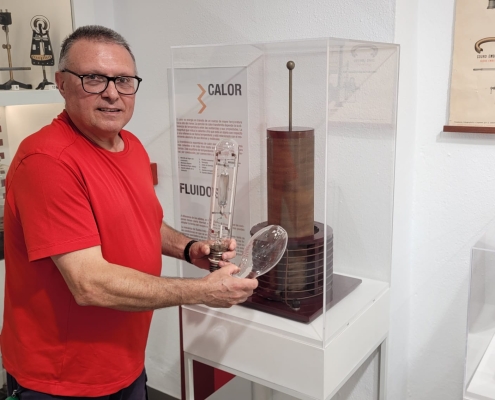 El MAE recibe una valiosa donación de material escolar y aparatos eléctricos de Juan Cristóbal Ramos Torres El MAE recibe una valiosa donación de material escolar y aparatos eléctricos de Juan Cristóbal Ramos Torres