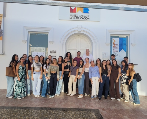 El MAE recibe la visita del alumnado de Educación Primaria de la UMA-02