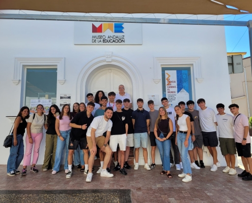 El MAE recibe la visita del alumnado de Educación Primaria de la UMA-03